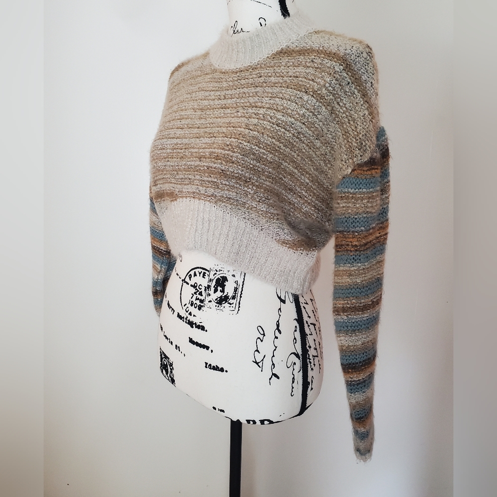 Urban Outfitters | Lennon Neutral Beige & Blue Striped Cropped Sweater - Picture 4 of 15